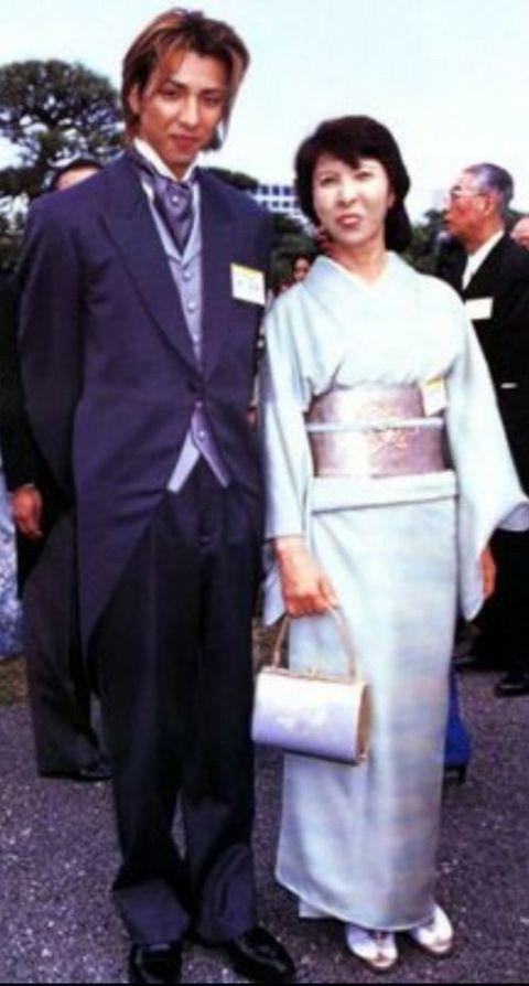 母子感情深厚,令YOSHIKI大受打擊。