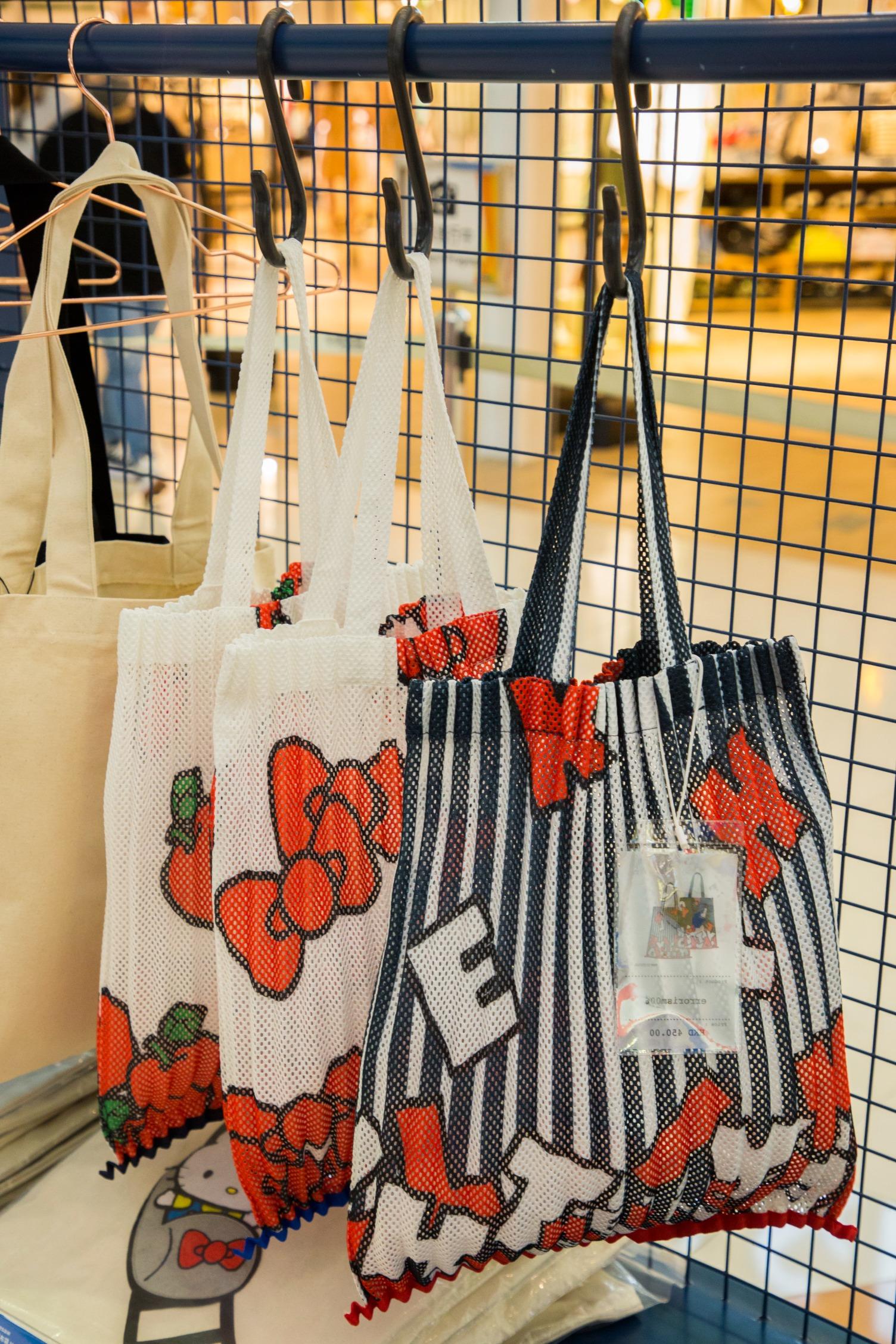 Errorism [Pinkoi x Hello Kitty 聯名系列 - 前後印花皺摺網袋 $450