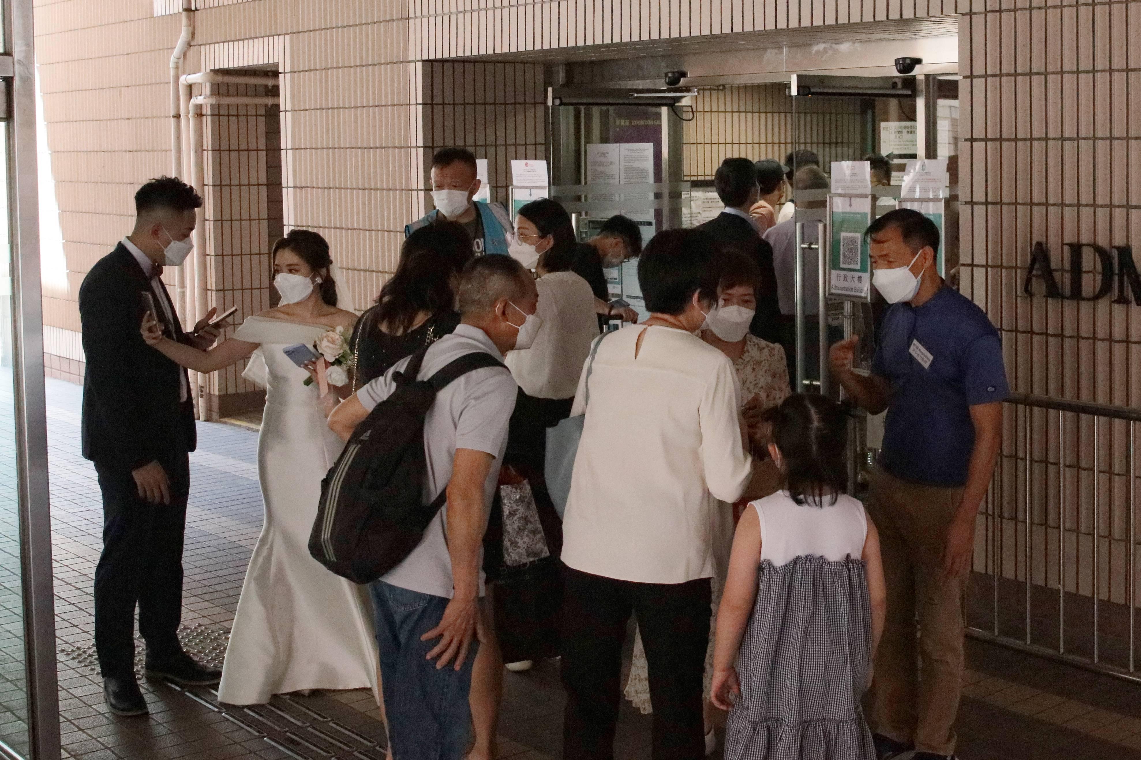 疫情下不少人趁520註冊結婚。