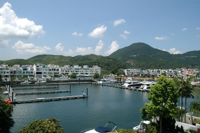 洋房面向遊艇碼頭,景致無敵吸引。