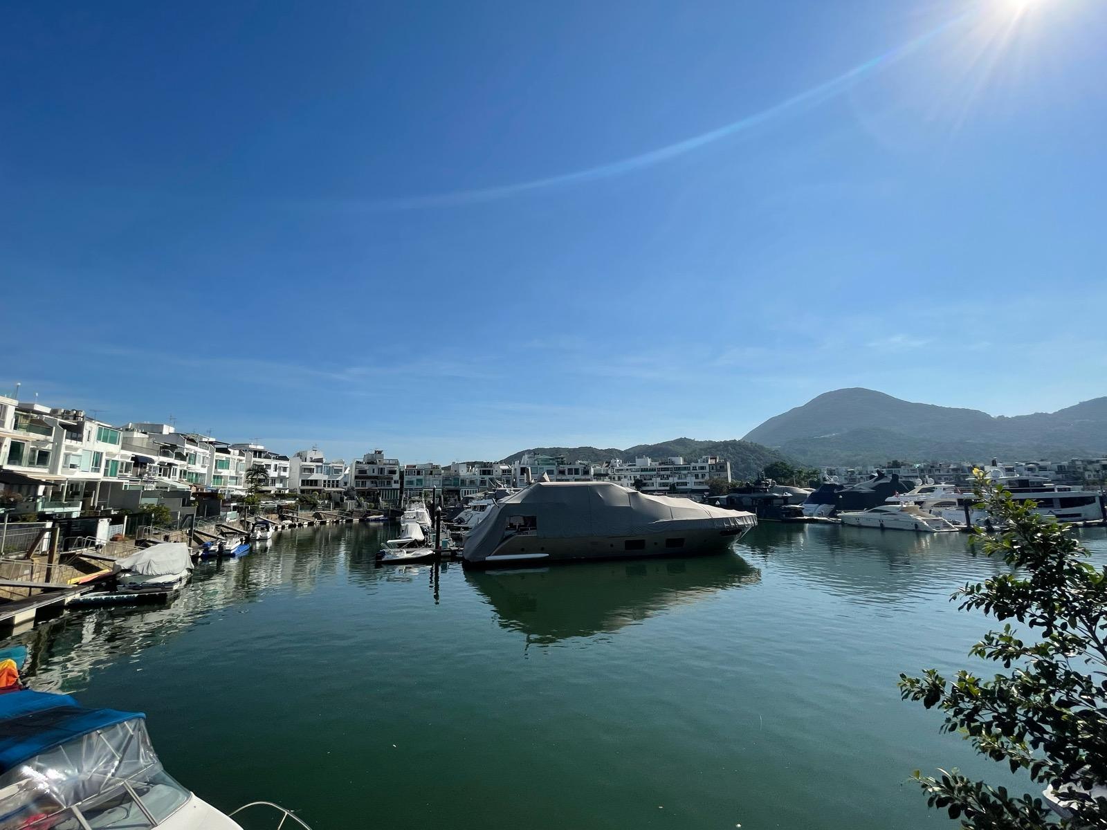 洋房面向遊艇碼頭,景致無敵吸引。
