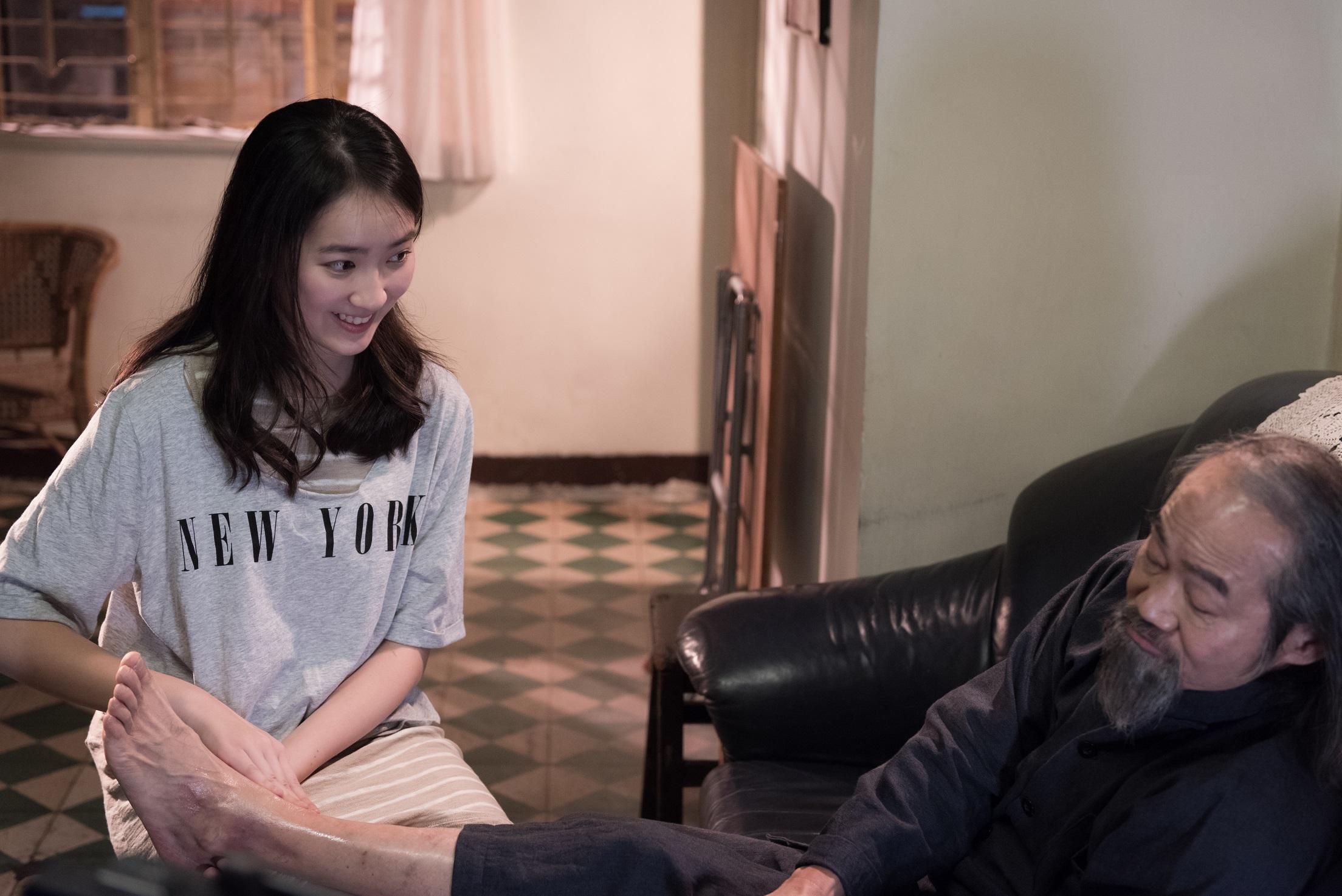 林愷鈴與元華在《回歸》中合作,她更初試啼聲唱主題曲《LONG LONG AGO》。