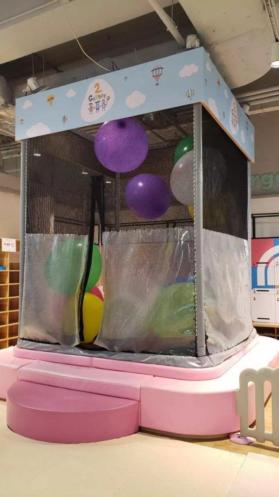 夢幻氣球屋 - 七彩繽紛色的大氣球非常有彈力,小朋友可以在場內氣球大戰