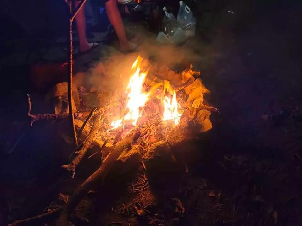 客人可自費體驗野外營火。營喜野外露營場地是香港少數真私營野外露營場地以及可以提供 campfire野外營火體驗露營場地