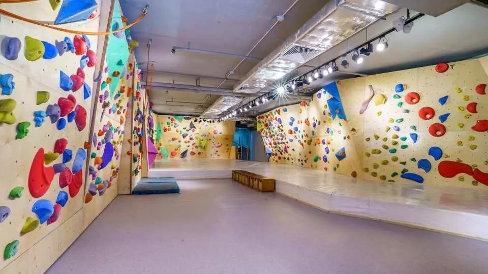 室內攀石場