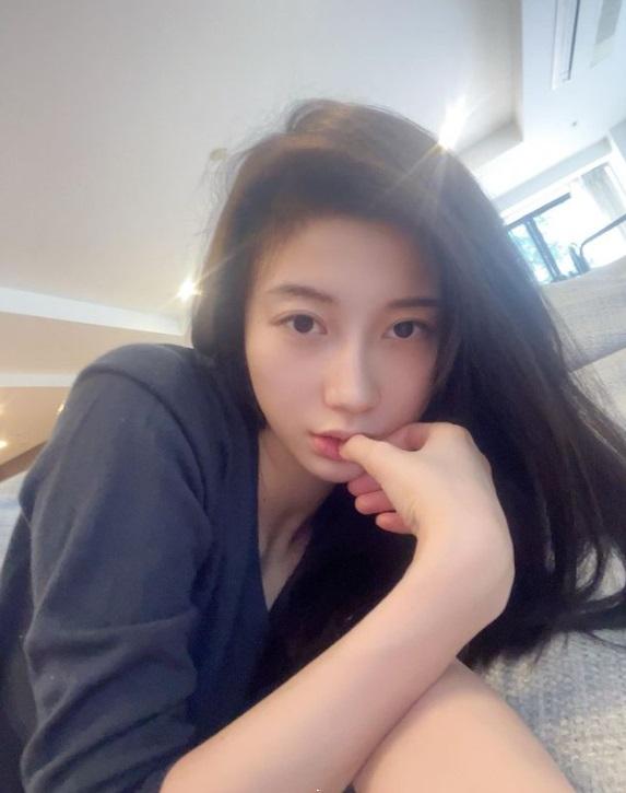 小倉優香去年跟效力八年的事務所約滿,目前以獨立姿態發展。