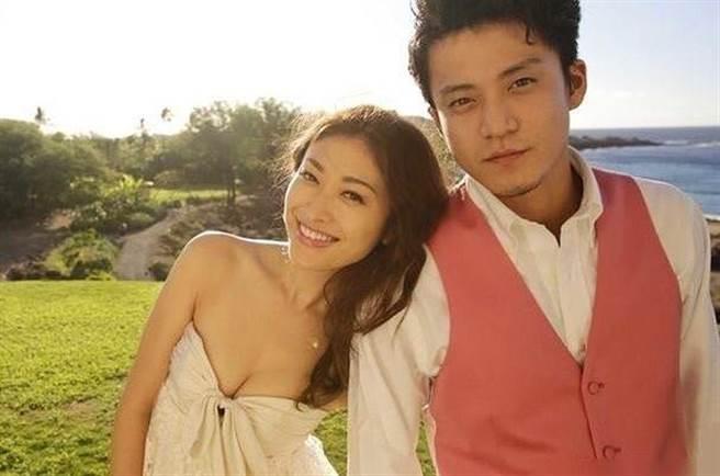 小栗旬與山田優於2012年拉埋天窗。