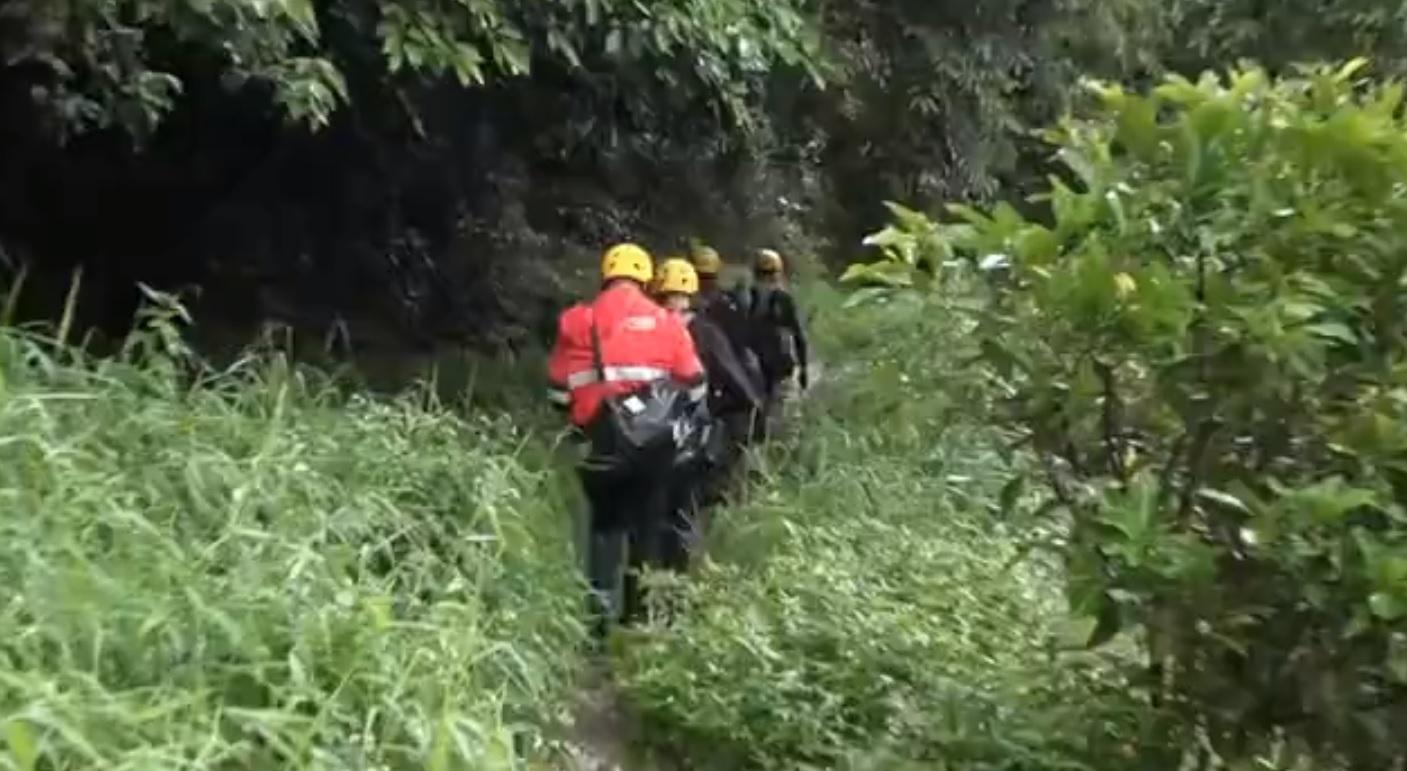 當時正值紅色暴雨警告生效