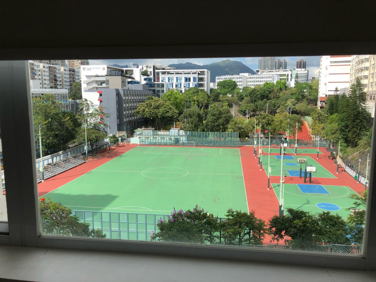 單位面向巴富街運動場,全球場景非常清新怡人。