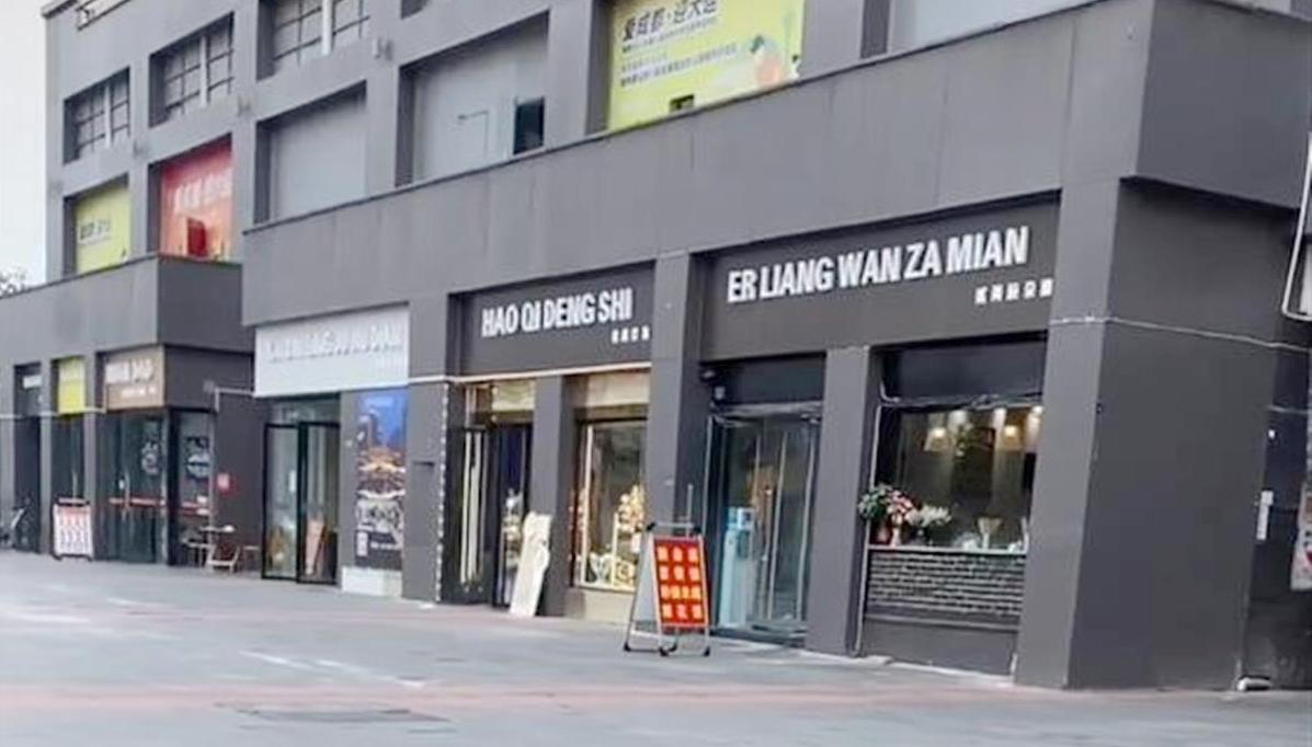 四川成都的拼音招牌引來許多網民吐槽。(互聯網)