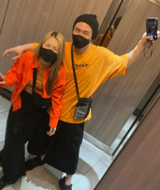 Mag與Anton興奮連環快拍。