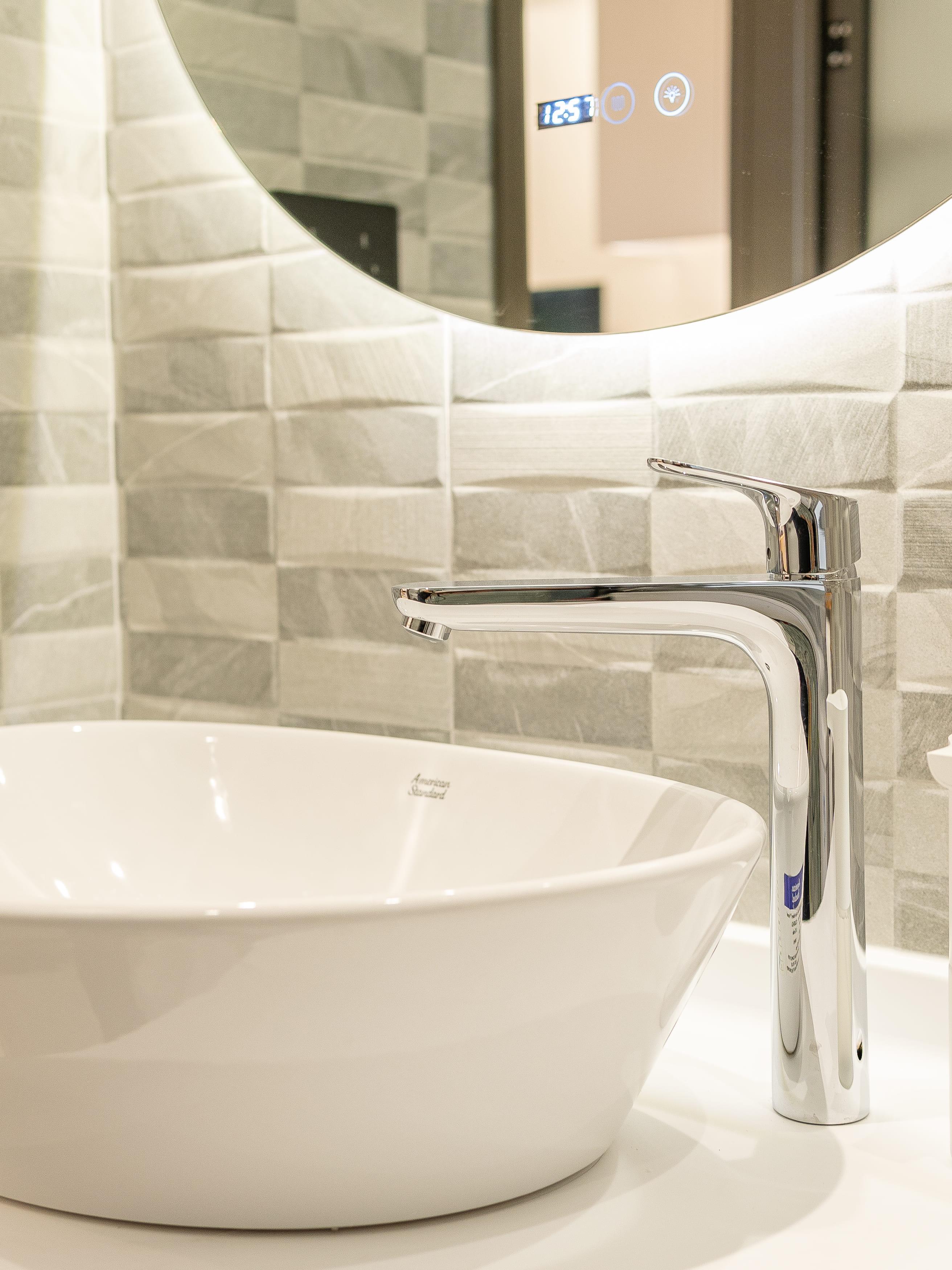 用圓鏡及文化石做磚牆