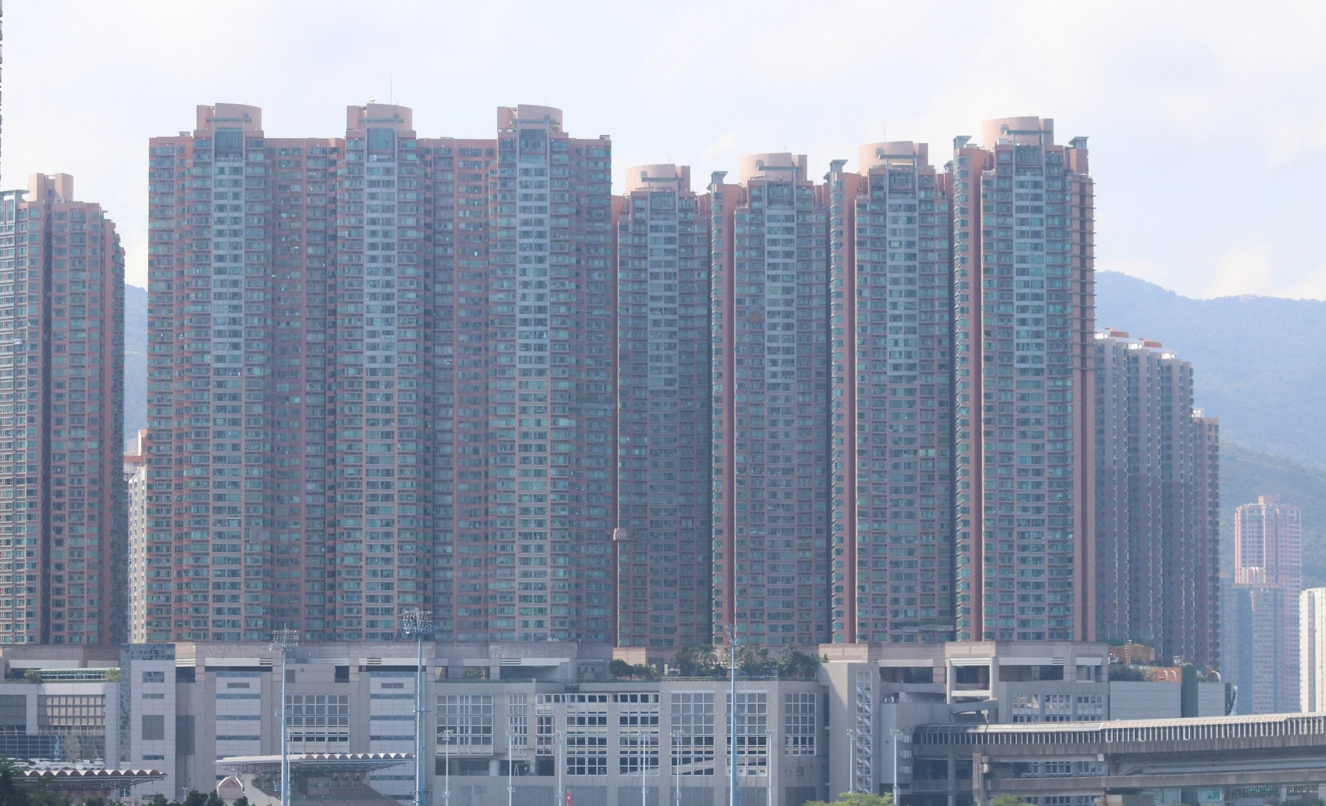 青衣盈翠半島高層海景兩房單位放盤僅一日,即獲同屋苑租客在無睇樓情況下,斥945萬元承接,成交價較市價低3%至4%。