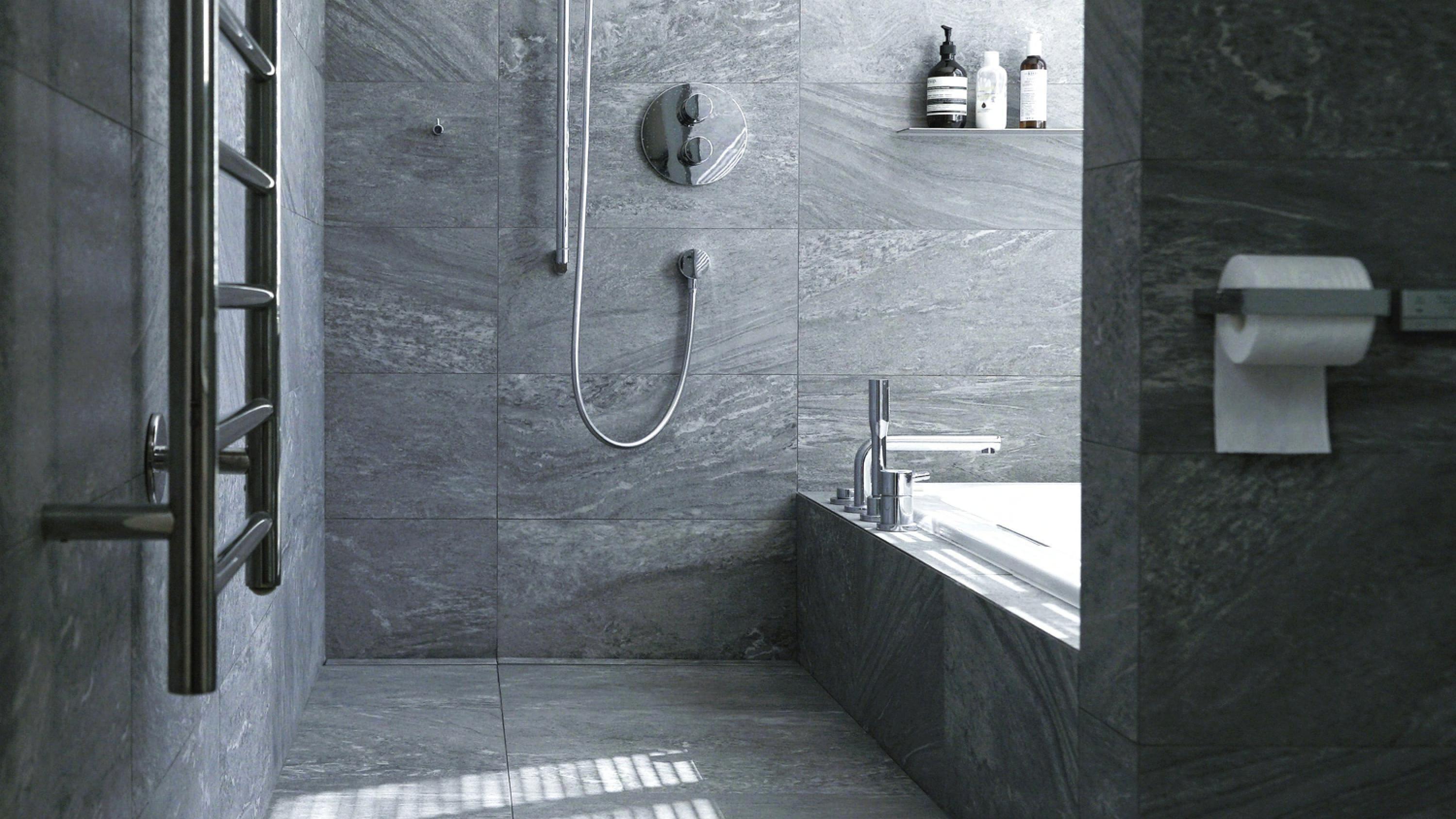 浴室亦強調採光和通風效果,既可隔絕黴菌,在陽光映照下沐浴,更添自然情調。