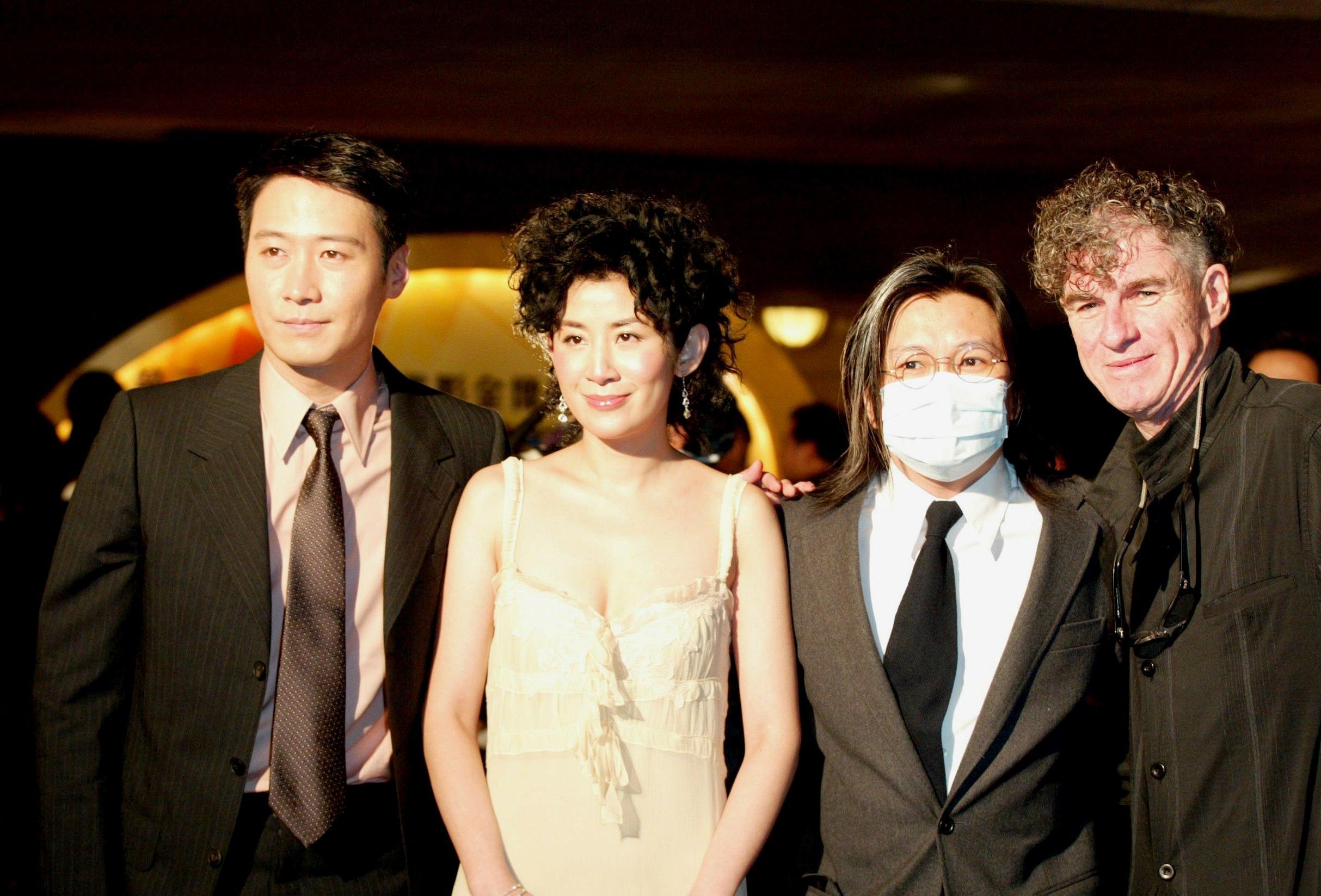 03年的金像獎因為沙士問題,部份參與人士戴上口罩。