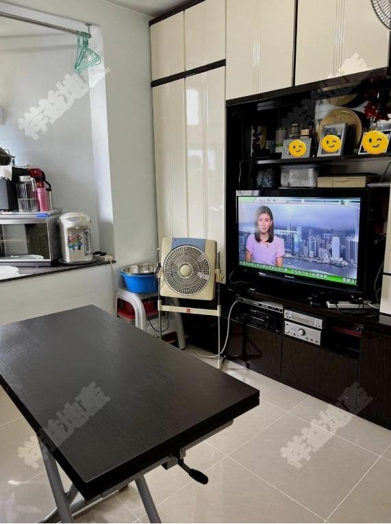 單位裝修企理新淨。