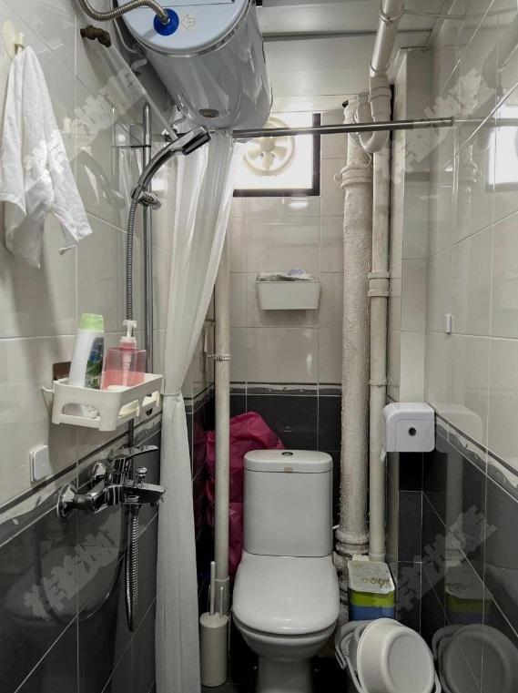 浴室尚算企理。