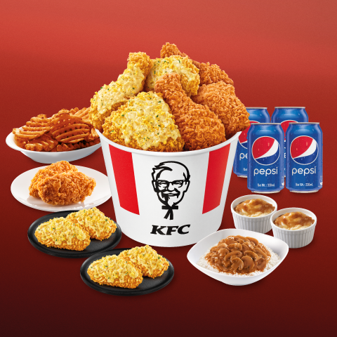 【好味速遞限定】蒜蓉包爆脆雞豐盛分享餐售價:港幣$288 4件蒜蓉包爆脆雞 + 4件家鄉雞 + 4件蒜蓉包巴辣香雞翼 + 辣汁蘑菇香飯(大) + 格格脆薯塊(大) + 2客馬鈴薯蓉 + 2件巴辣香雞翼 + 4罐百事可樂 (330毫升)