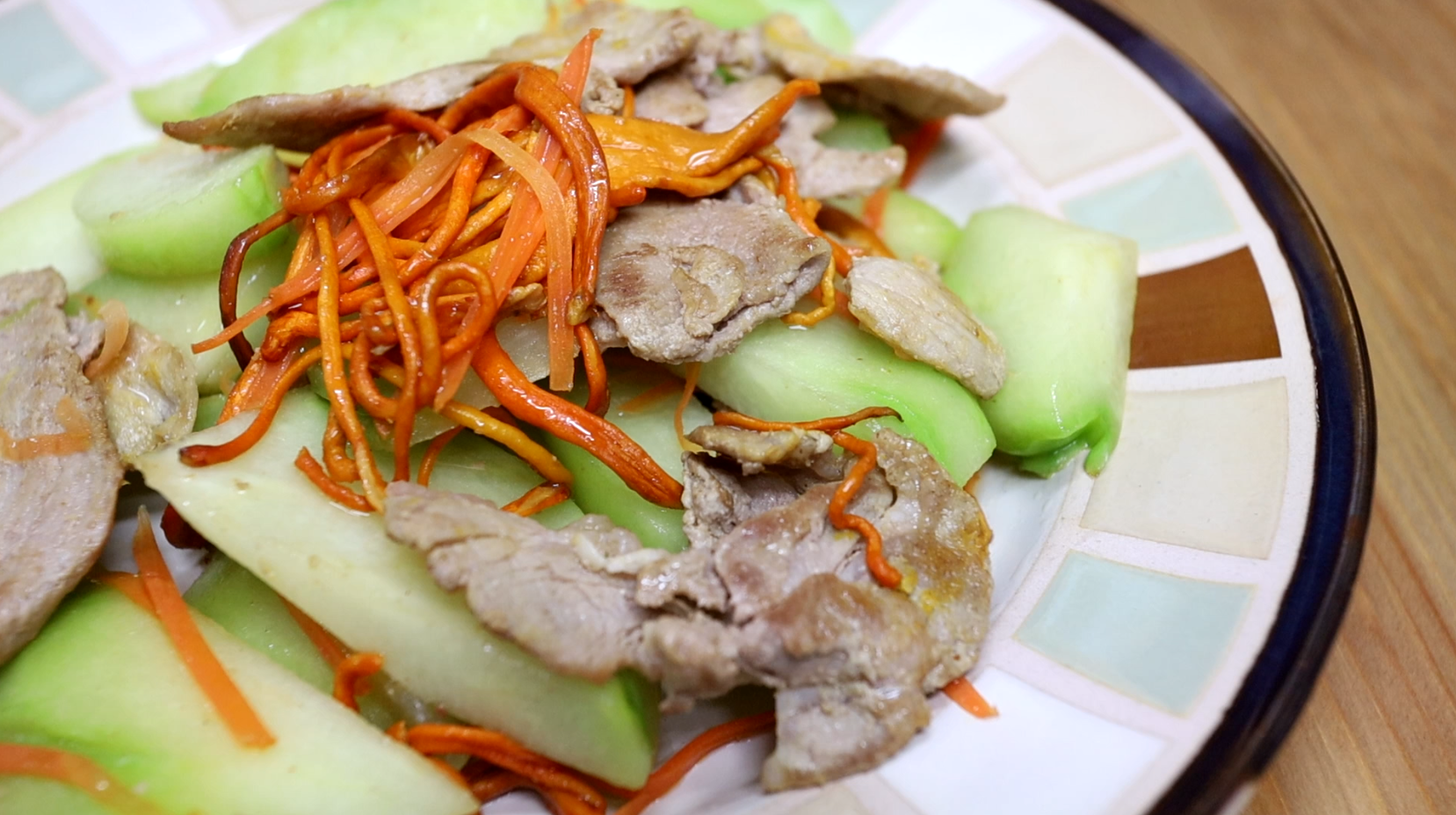 松草花合掌瓜炒黑豚肉片