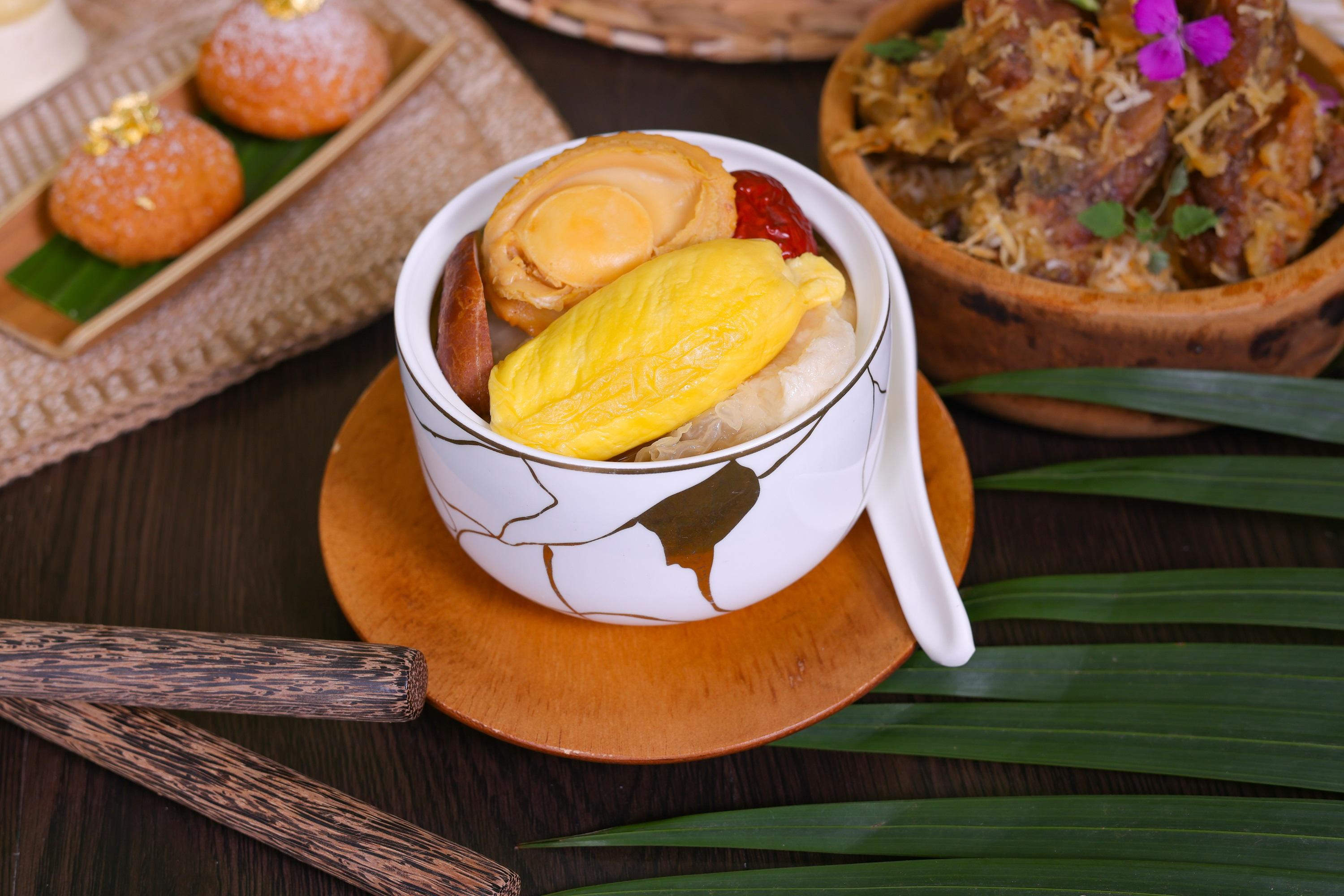 貓山王榴槤鮑魚紅棗白玉銀耳燉湯