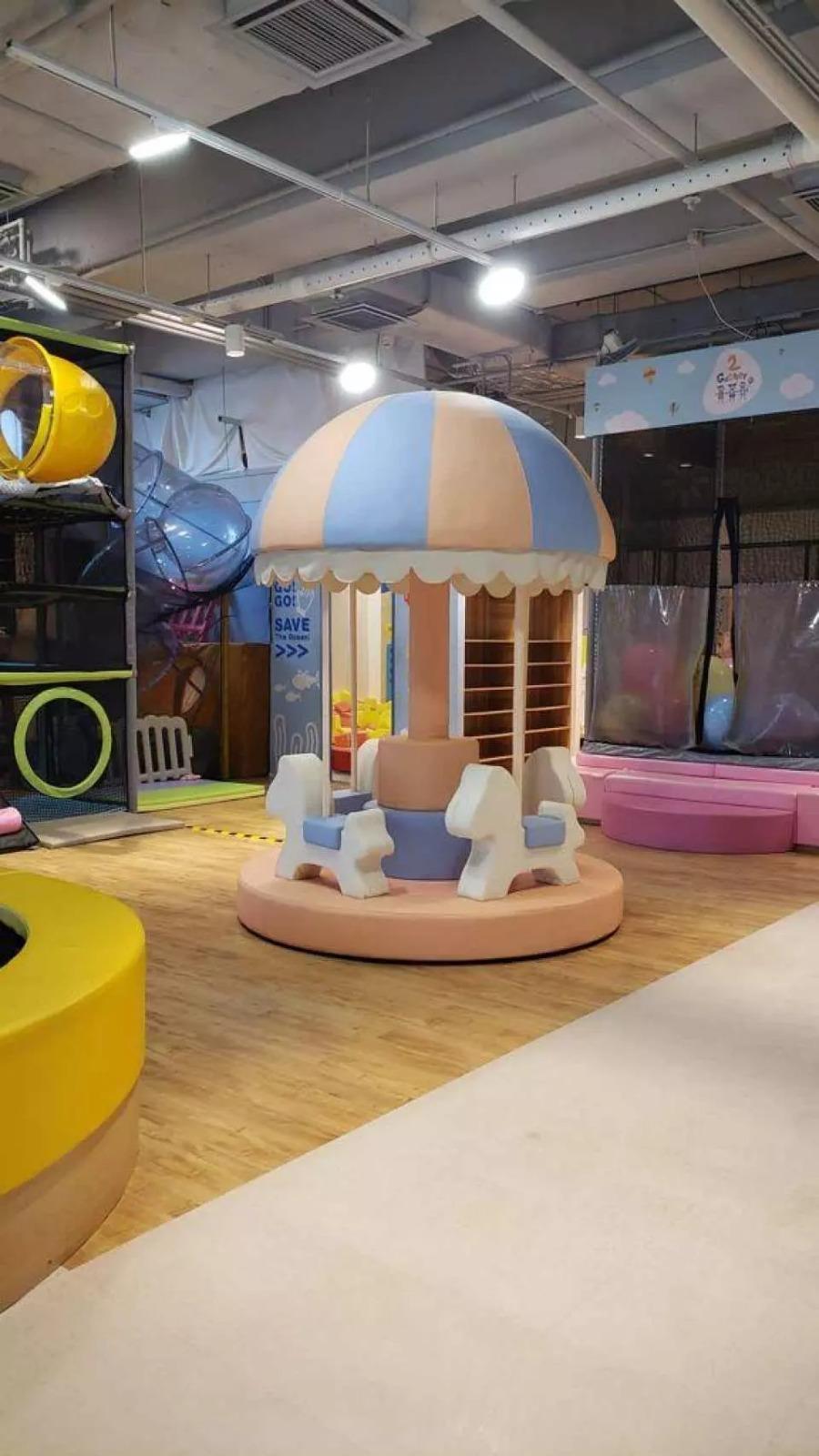 迷你旋轉木馬 ,速度不會太快,小孩子及家長們必定會喜歡。