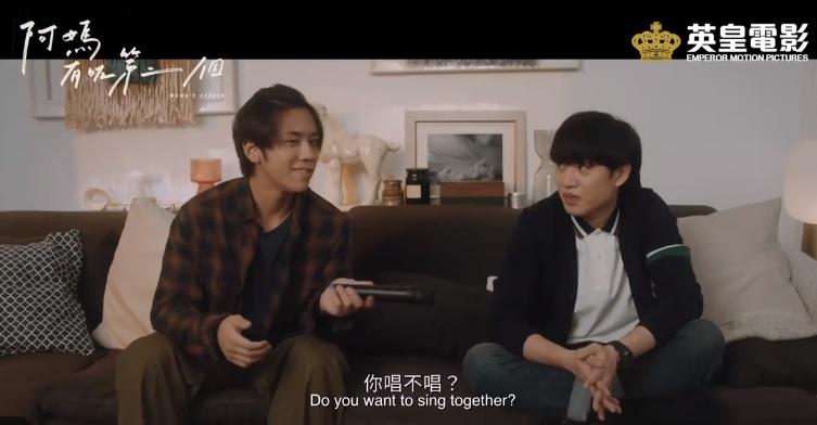熱愛唱K的姜濤邀請Jer一齊唱。