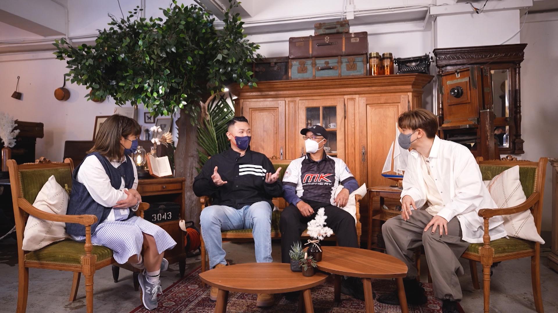 首集邀得殘奧運動員(左起)陳浩源和危家銓分享劫後重生經歷。