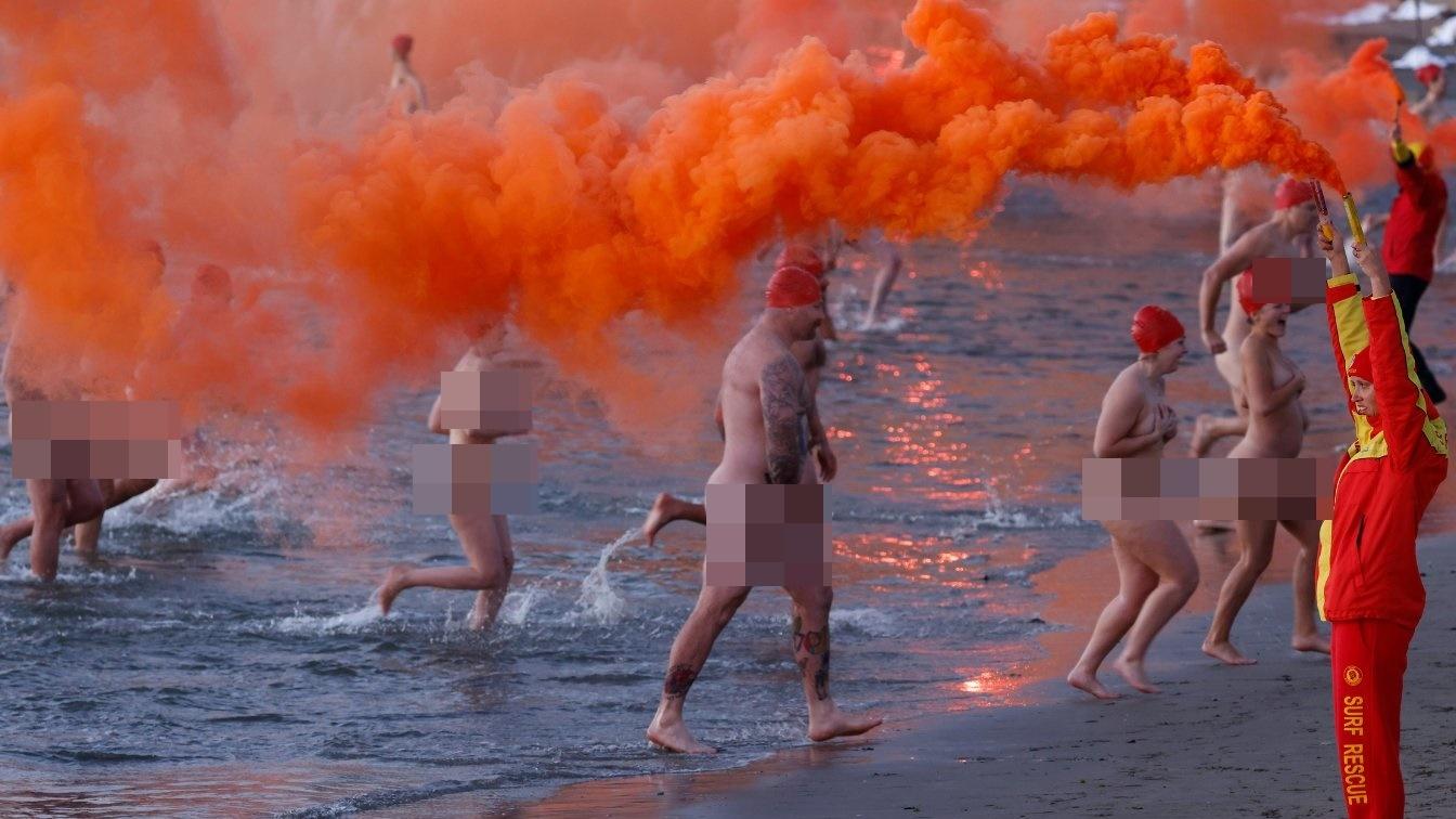 有參加者表示,雖然在人群中全裸感到不太不習慣,但認為這是一種自我挑戰。(Twitter)