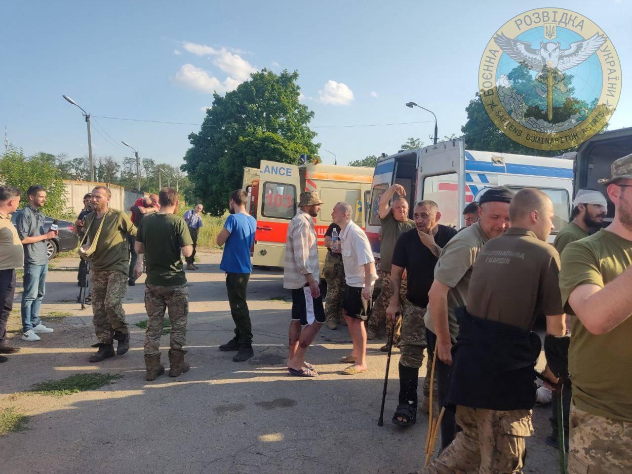 亞速鋼鐵廠家屬協會代表指,獲釋烏兵需要緊急醫療護理,並形容他們的眼睛流露著喜悅。(Twitter