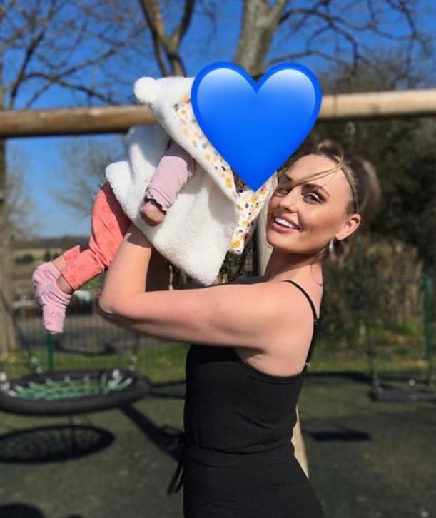 Carla Bellucci育有4名子女。(IG)