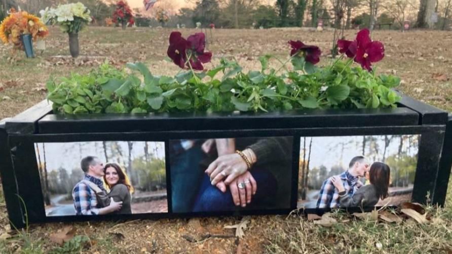 Winchester Hagans深知道Hannah Ford不喜歡花束,只喜歡鮮花,因此特別訂製花床。(IG)