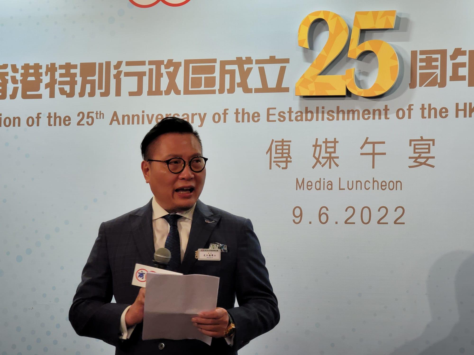 會長史立德透露,正與相關部門洽談於港珠澳大橋籌辧馬拉松,落實後再公布詳情。(徐炯晞攝)