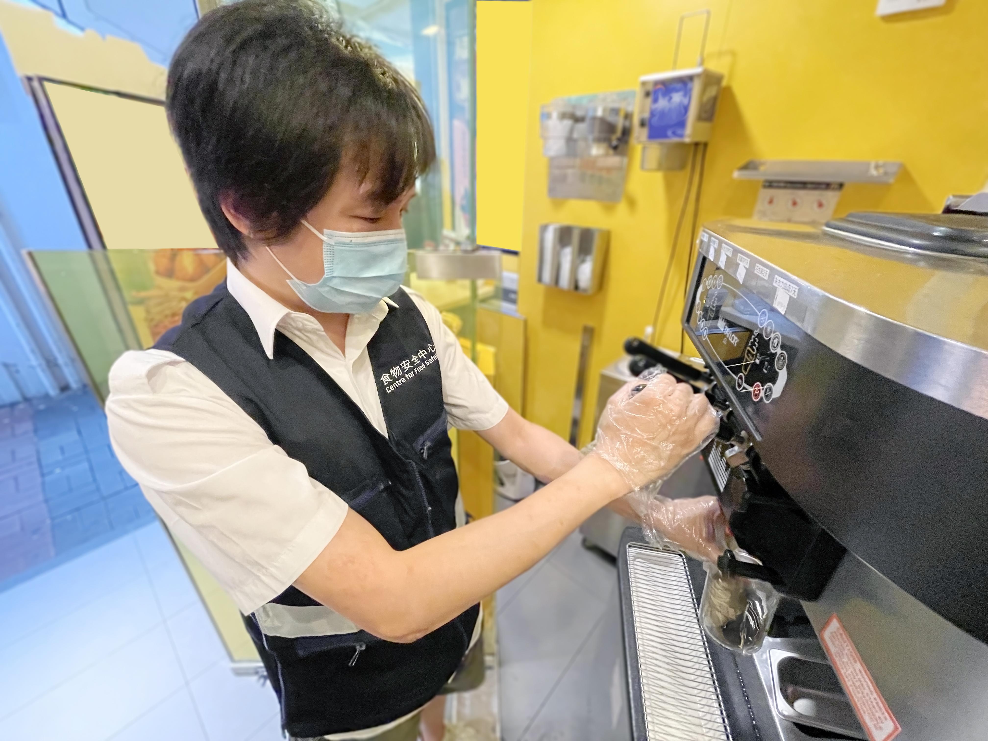 食安中心調查冰凍甜點專項食品,首期約100個檢測樣本全部合格。(政府新聞處圖)