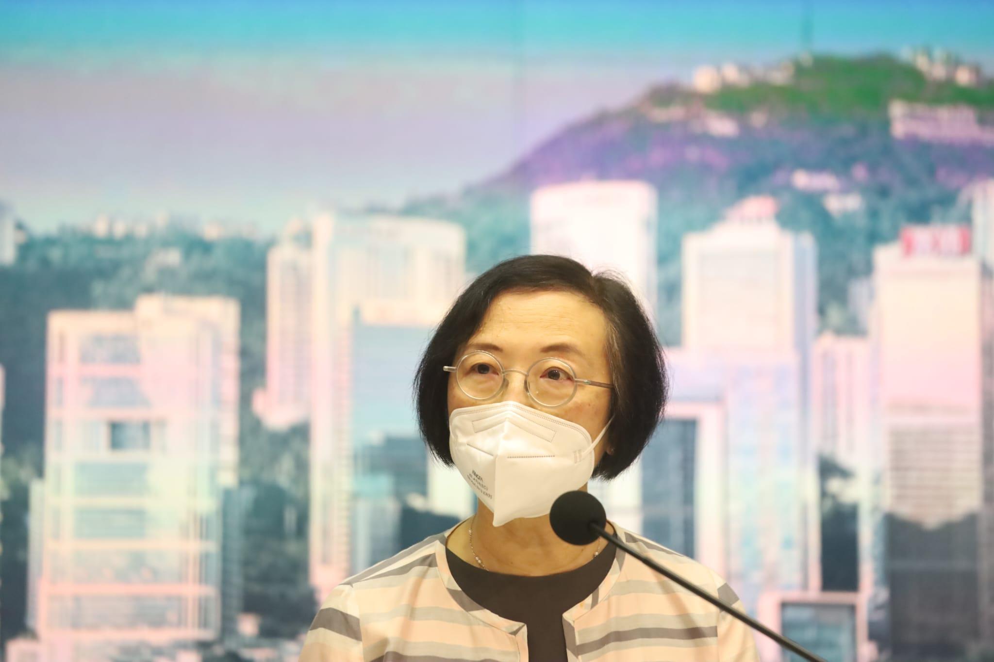 陳肇始宣布本周四起至本月29日,進入酒吧等顧客須出示24小時內快測陰性證明。