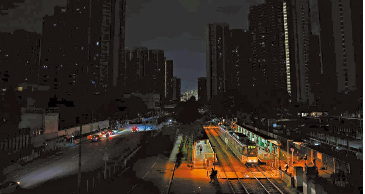 元朗天水圍屯門大停電 猛火燒斷輸電橋