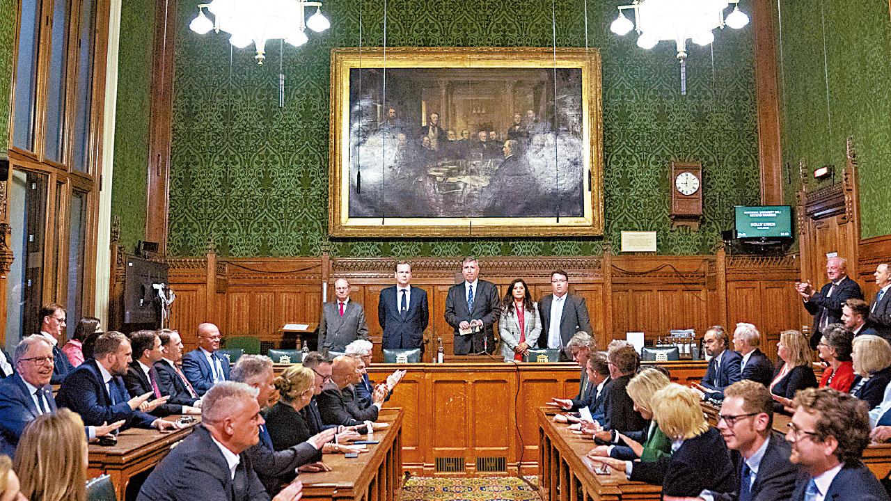 支持度較前任更低 約翰遜慘勝 捱過不信任投票