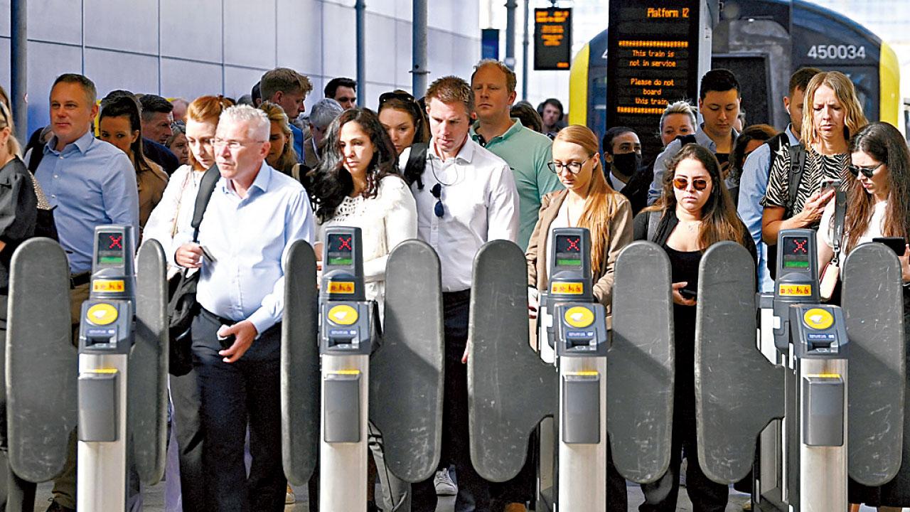 30年最大規模 八成班次取消 英鐵路今起大罷工