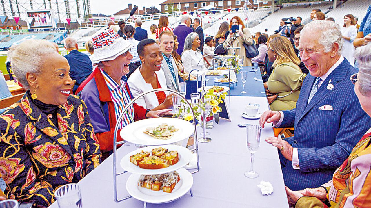 登基白金禧演唱會 英女王與柏靈頓熊搞笑揭序幕