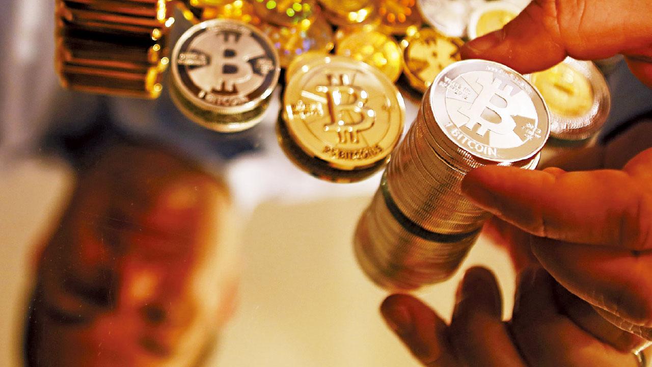 失2.3萬美元關 乏支持難估底 抗通脹幻滅 比特幣價縮半