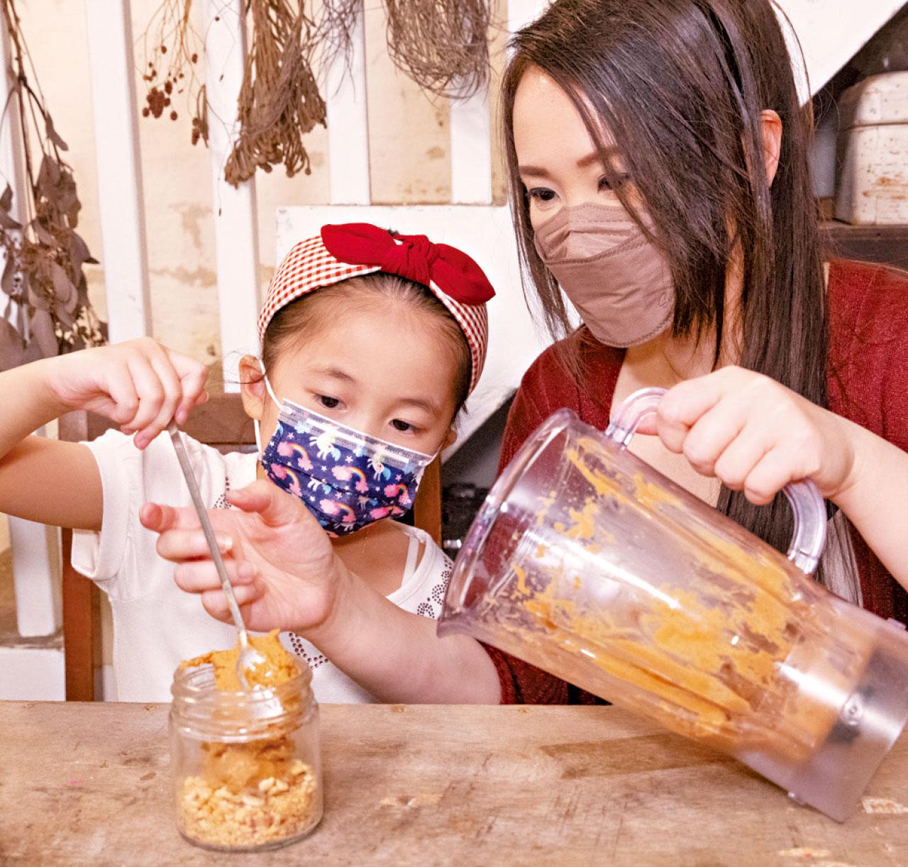 小朋友花心思製作花生醬 為爸爸獻上最SWEET的父親節禮物