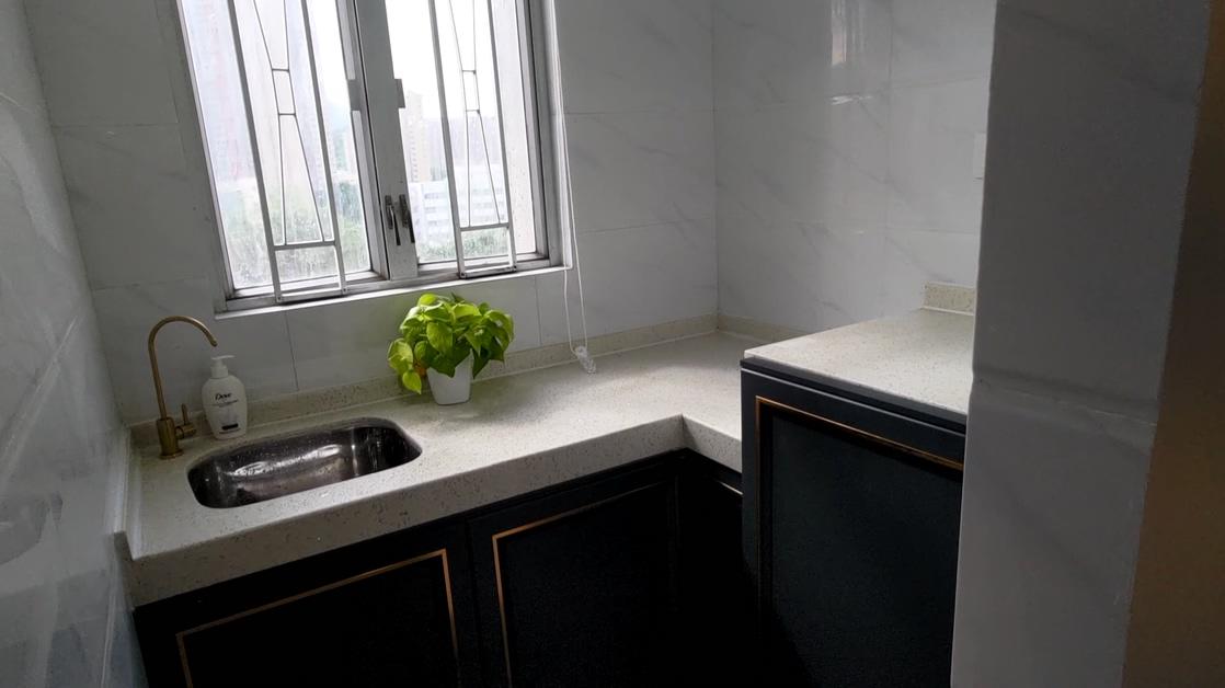 廚房企理實用,下廚空間亦足。