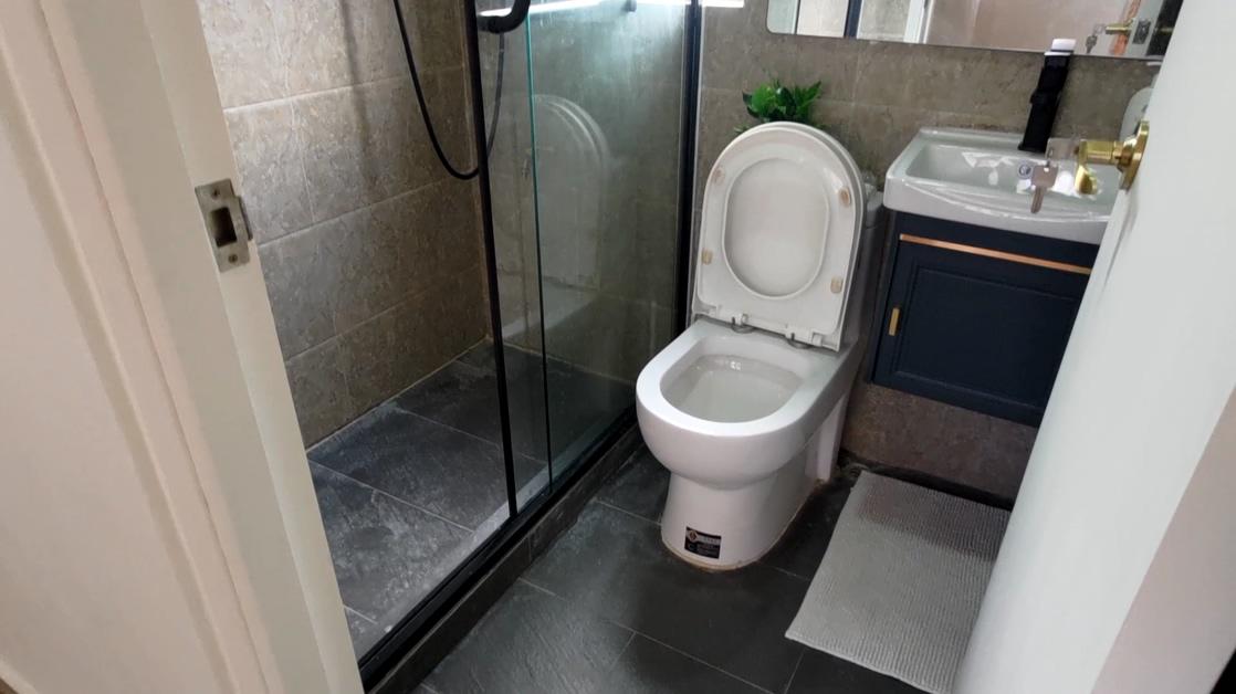 浴室裝修新淨整潔。