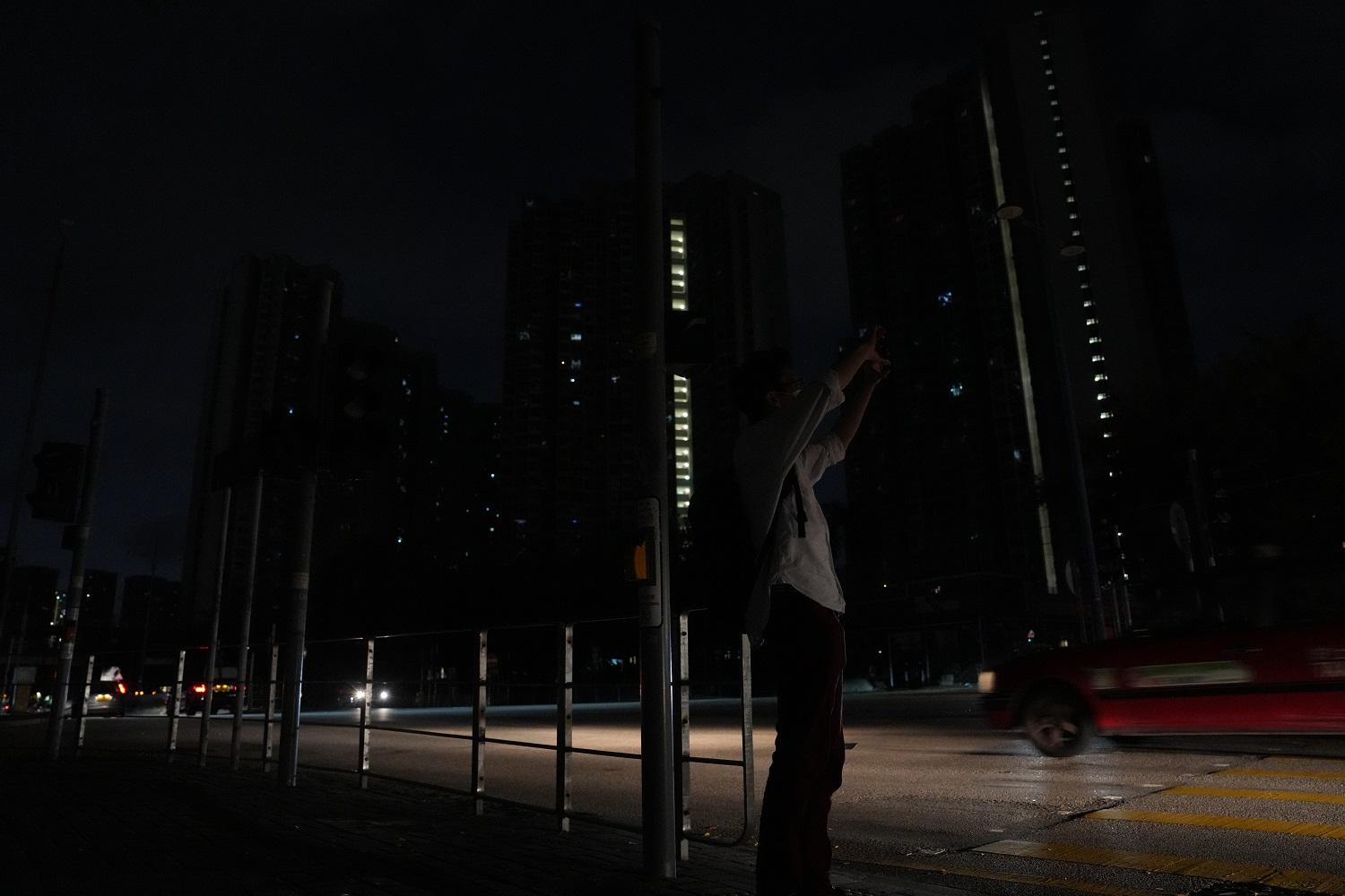 因供電系統故障天水圍區暫停電力供應