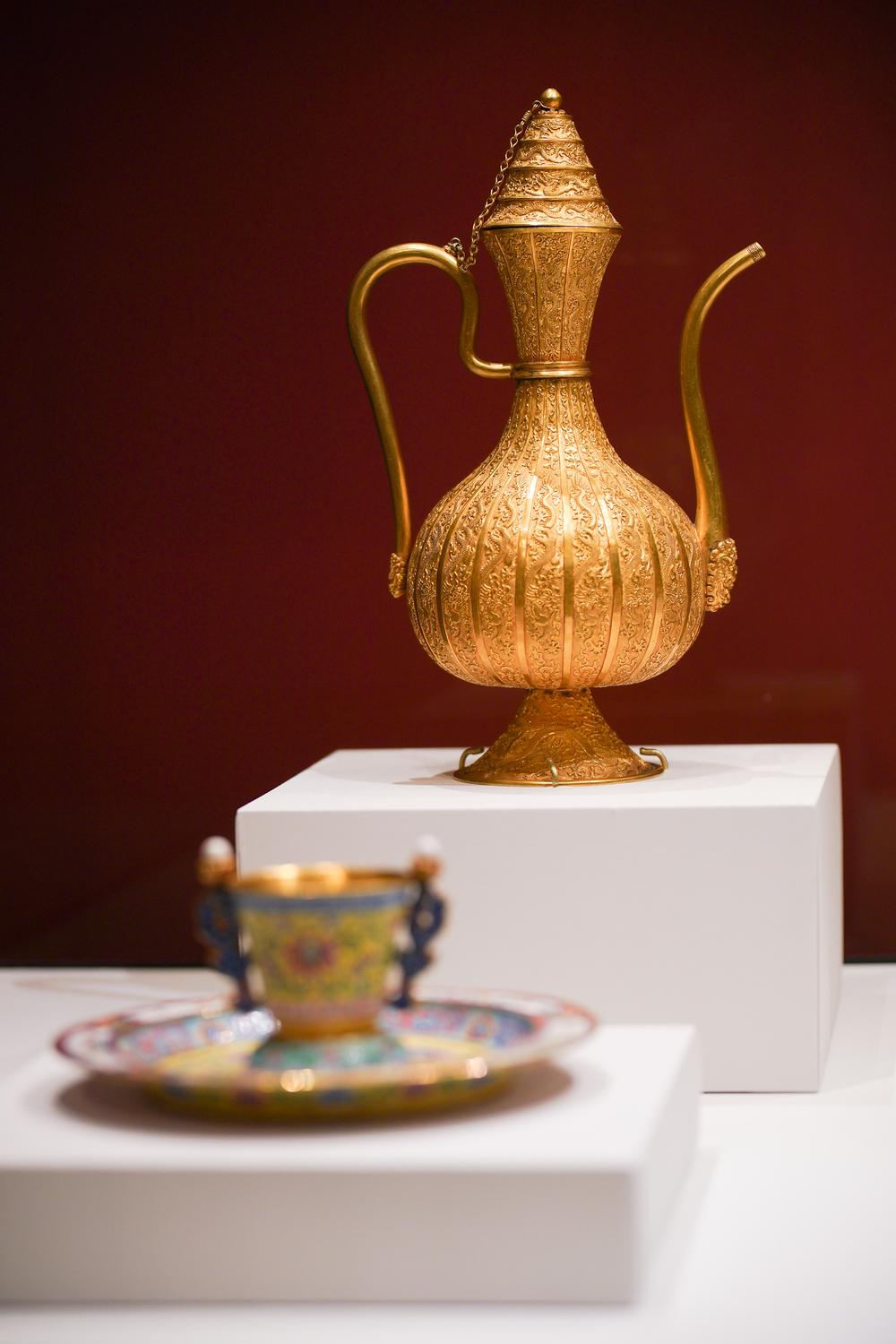 雲龍紋執壺 (清乾隆 1736-95年)