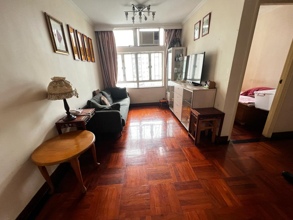 L型大廳極容易擺放傢俬和電器。