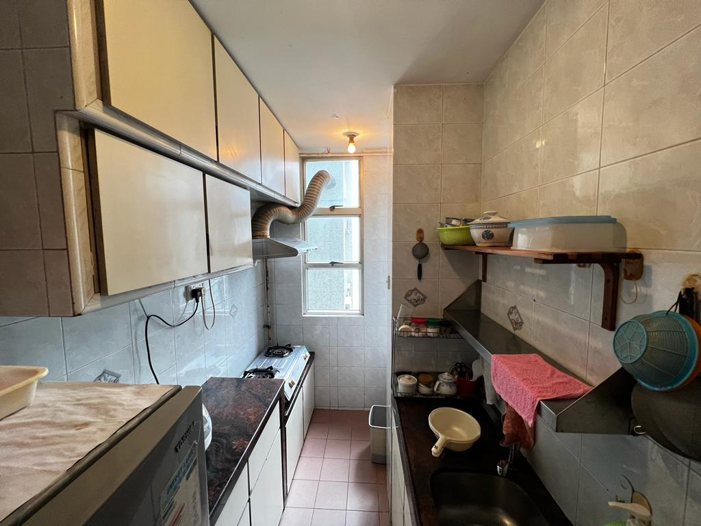 呈長方形的廚房,闊大實用。