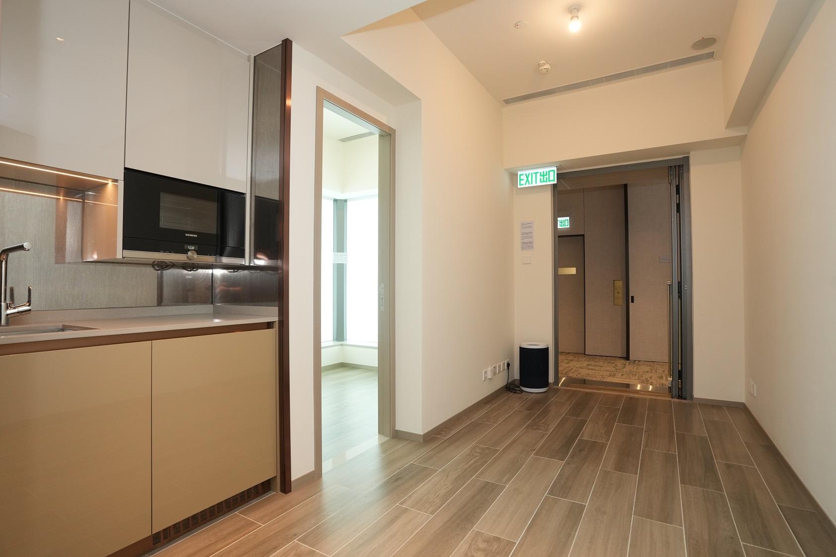 深水埗新盤|多相!佳悅283方呎一房示位 玄關位設鏡+掛鈎夠方便貼心