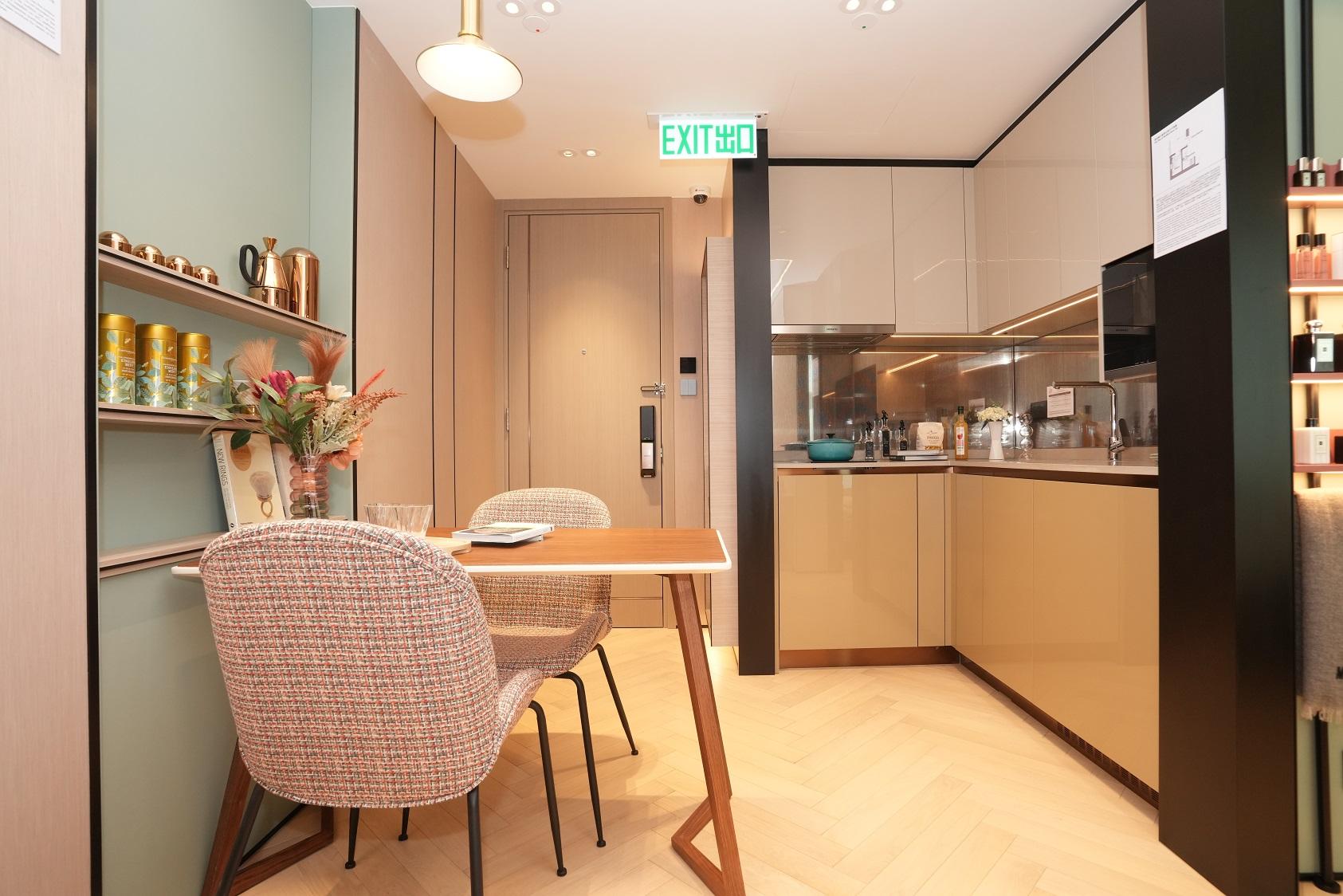 深水埗新盤|多相!佳悅283方呎一房示位 玄關位設鏡+掛鈎夠方便貼心