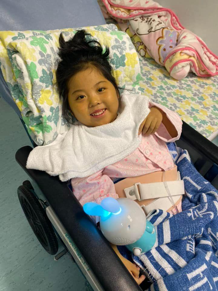 家人昨晚逐一向她親吻道別