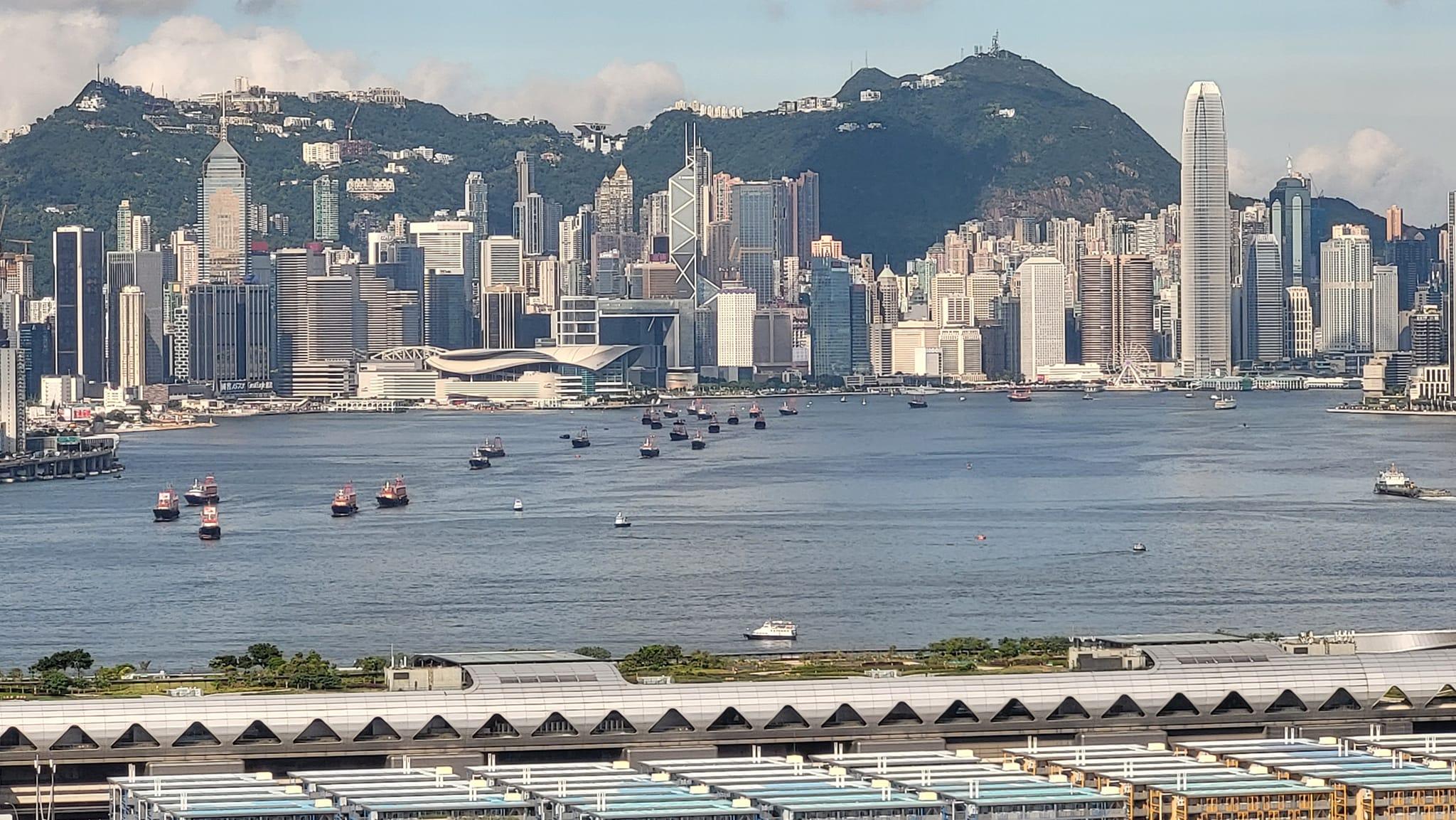 回歸25周年|25艘大型漁船維港巡遊 慶回歸及新一屆政府成立